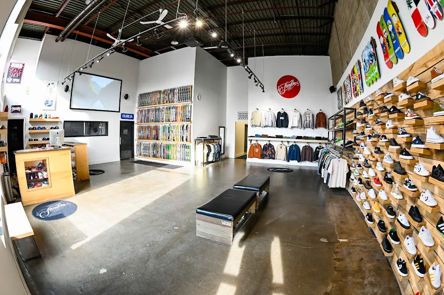Familia Skateboard Shop