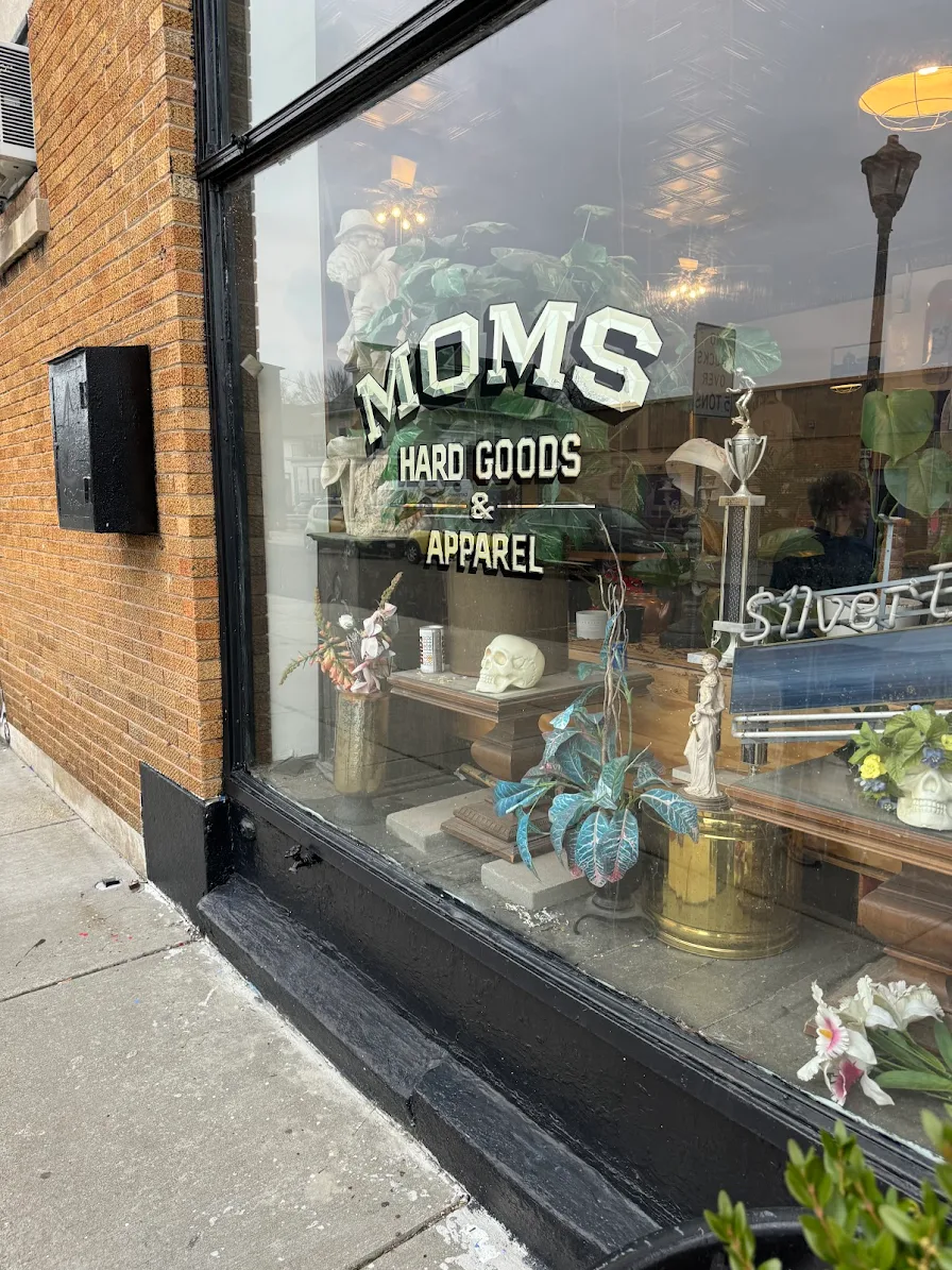 Moms Skateshop